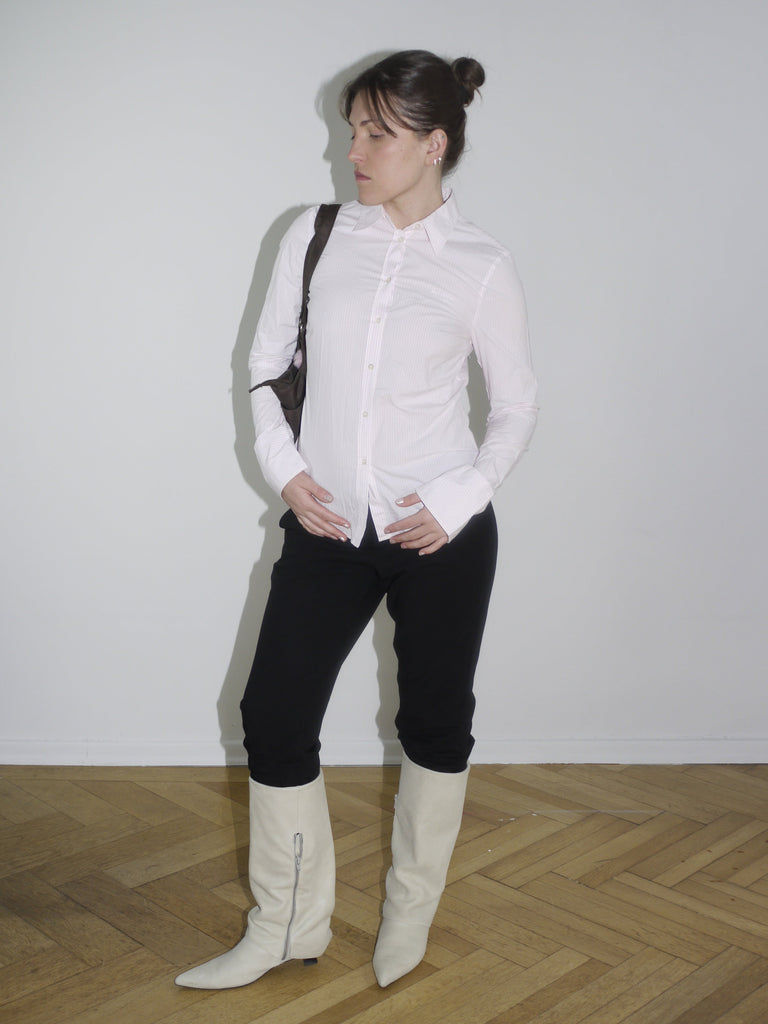Side view of vintage Marco Polo button-up shirt with fine pink stripes – styled with black pants and boots for a modern twist.