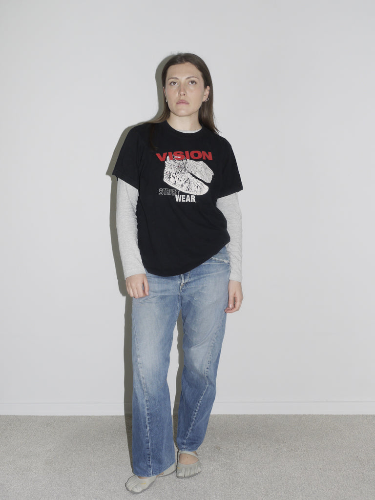 Model turned away from camera, wearing vintage Levi’s Engineered Jeans with asymmetrical back yoke and twisted seams, styled with layered long-sleeve and cropped black tee. A signature early 2000s denim silhouette — iconic, deconstructed, and pure Levi’s archive energy.